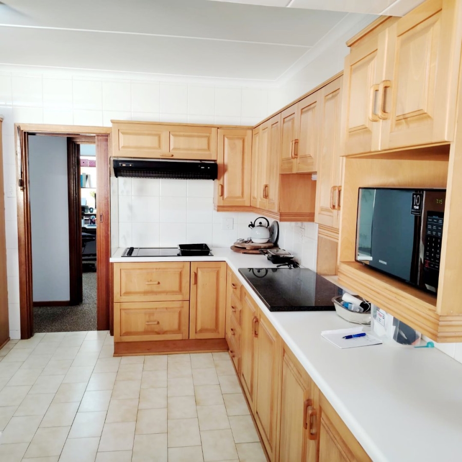 5 Bedroom Property for Sale in Vincent Heights Eastern Cape